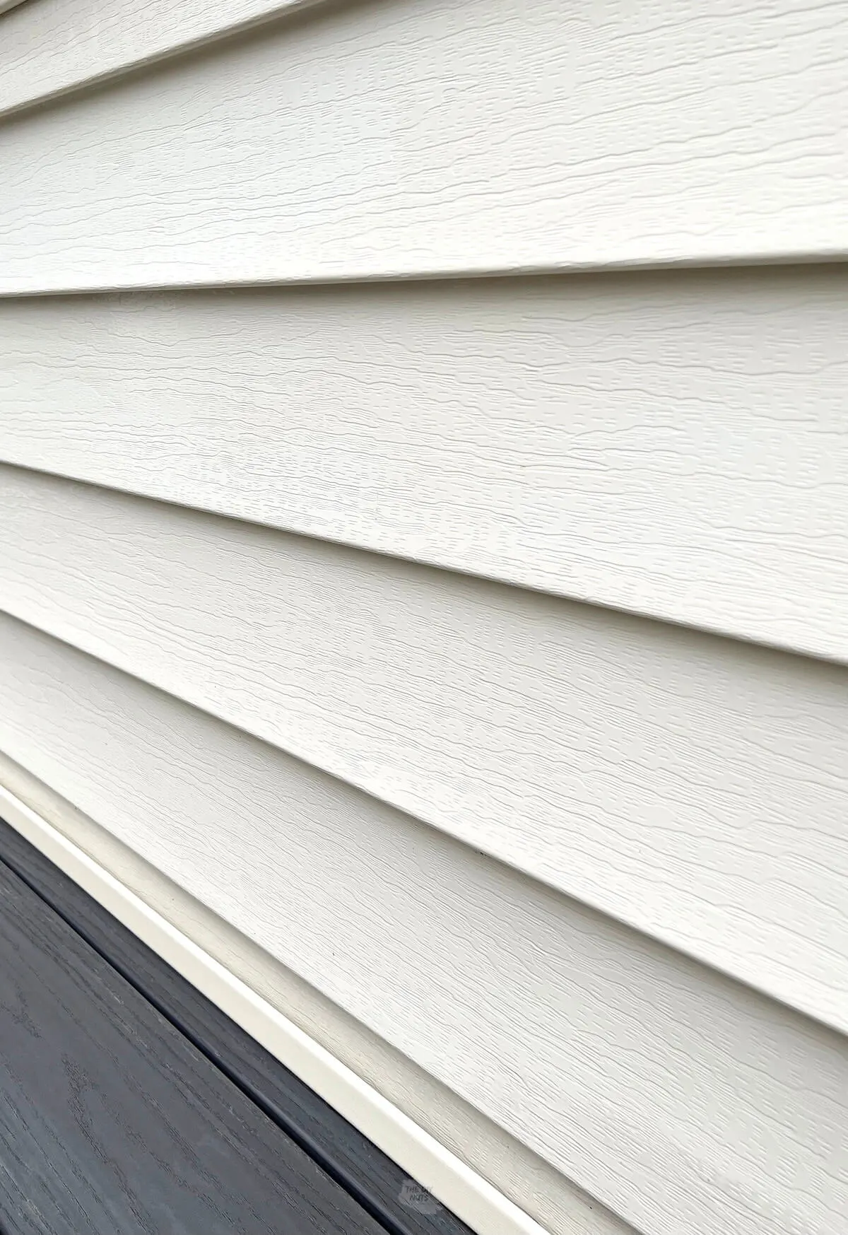 clean vinyl siding after using homemade eco-friendly cleaner.